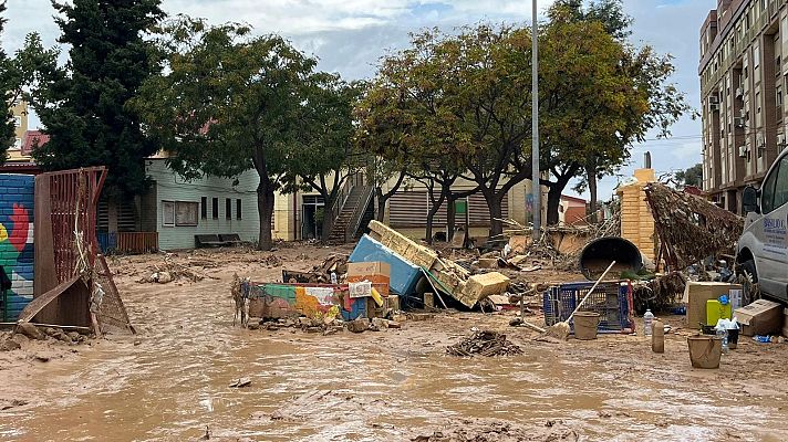 Telediario 2 - Numerosos colegios continúan cerrados tras los daños de la DANA