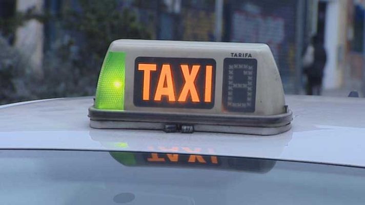 Telediario 1 - Los taxis de Barcelona harán turnos