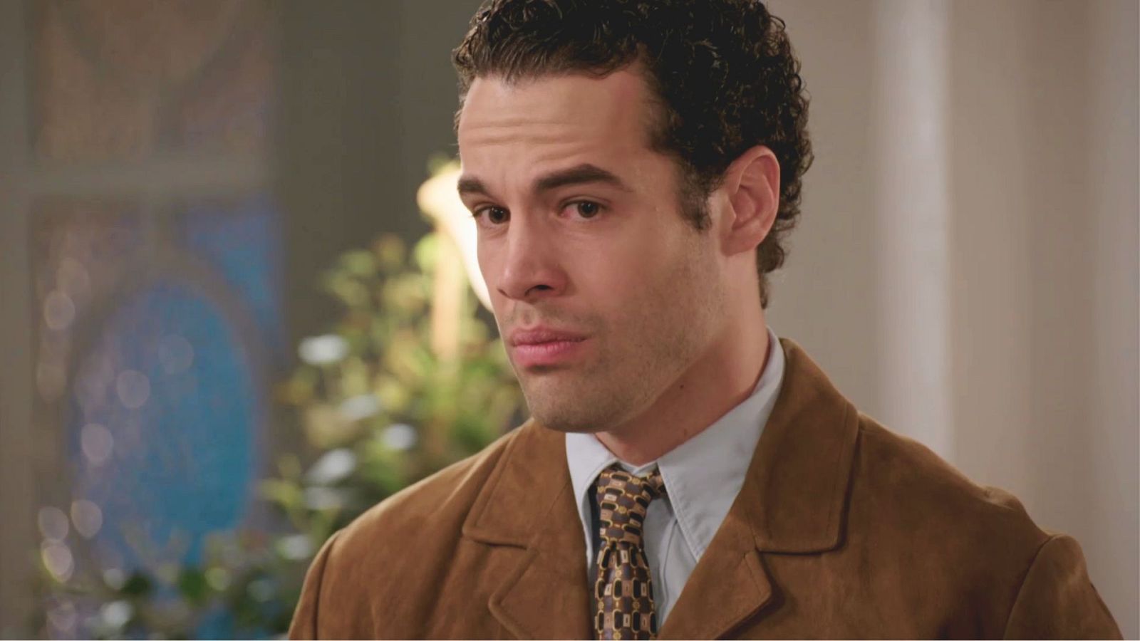 Rodrigo acepta la beca para estudiar en París - Salón de té La Moderna | Ver