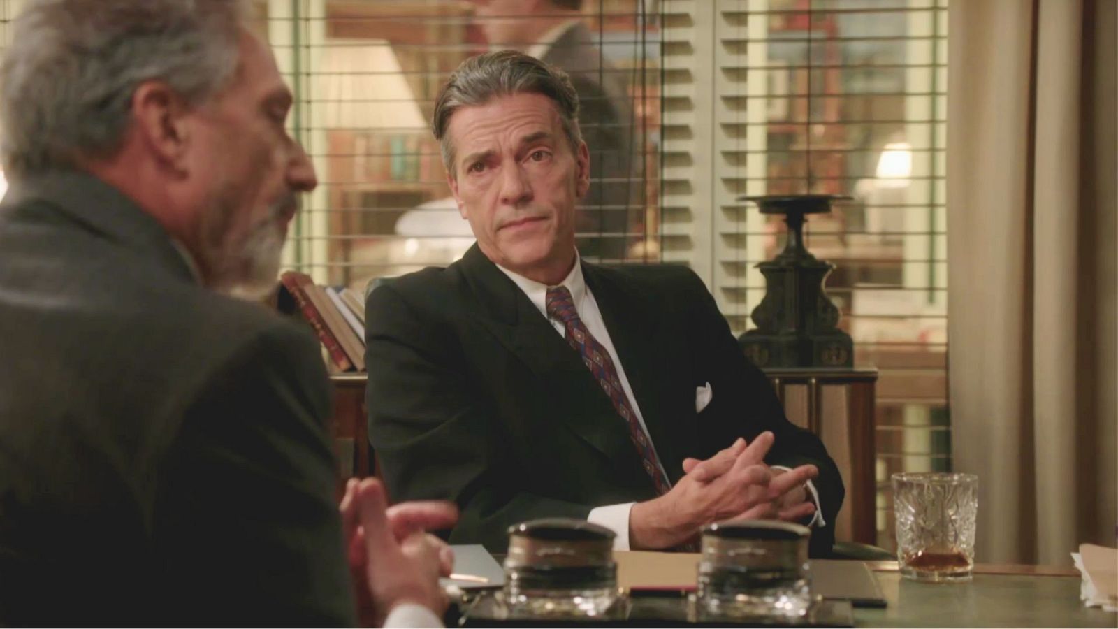 Emiliano se asocia con Cuadrado - Salón de té La Moderna | Ver