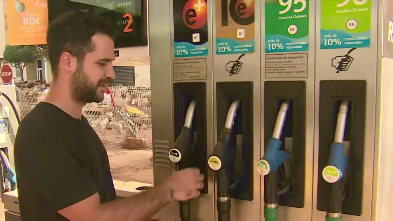 Intentan afrontar la catástrofe volviendo a la normalidad - Telediario 1 | Ver