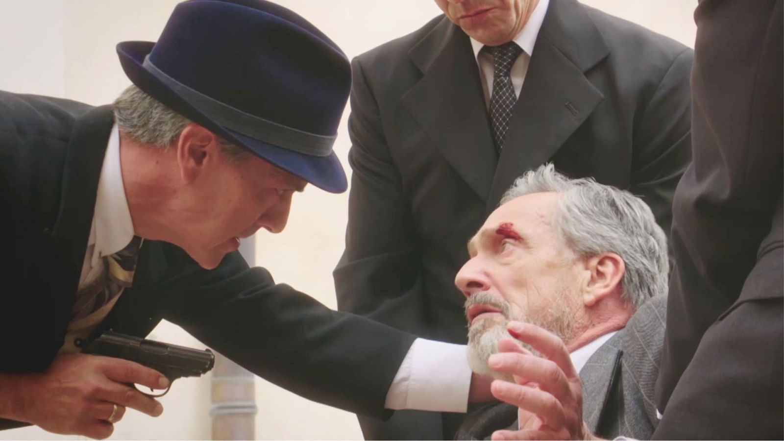 Emiliano mata al subsecretario Cuadrado - Salón de té La Moderna | Ver