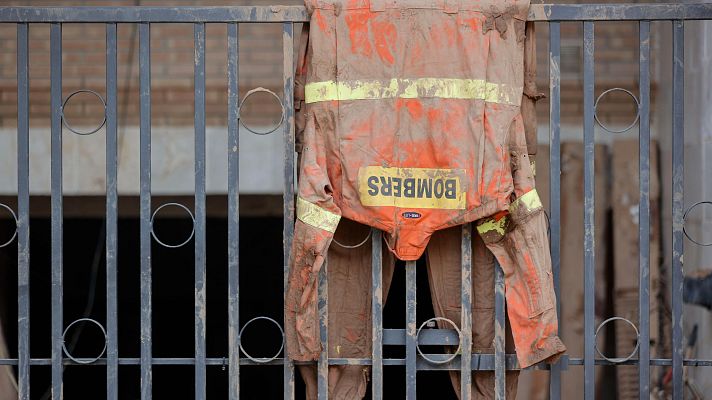 Telediario 1 - Más de 15.000 efectivos trabajan en el centro de mando de Paiporta tras la DANA
