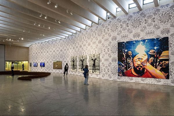 Telediario 1 - Ai Weiwei estrena su exposición a favor de los derechos humanos en el MUSAC de León