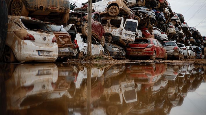 Telediario 2 - La gasolinera de Paiporta, un faro en medio de la DANA