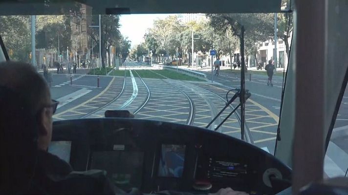 L'Informatiu - Primer dia sense incidències al nou Tram