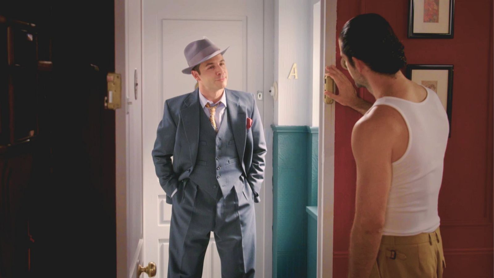 Iván busca a Mercedes en casa de César - Salón de té La Moderna | Ver