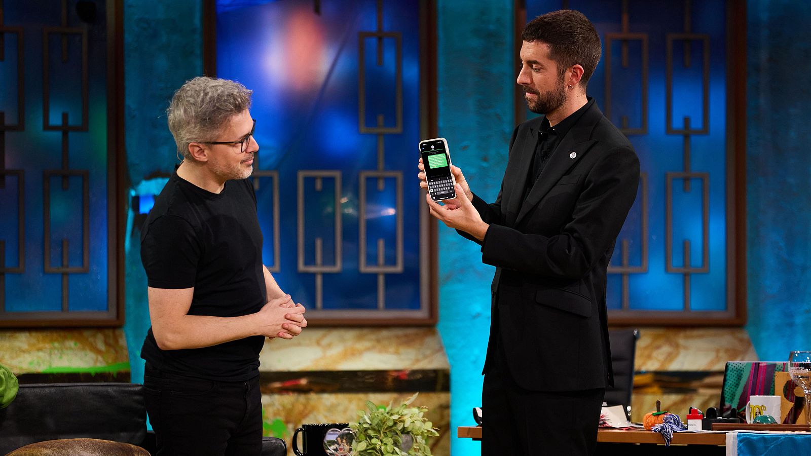 La Revuelta | Juan Gómez-Jurado quiere ser "hombre de acción" 11/11/24 - La Revuelta | Ver