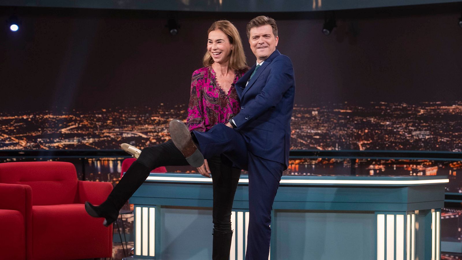 La fascinante vida de Carmen Posadas y su nuevo libro - VER AHORA - Late Xou con Marc Giró | Ver