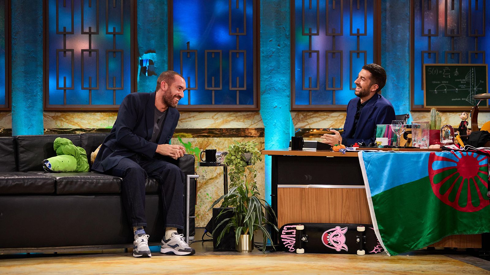 La Revuelta | Ponce explica los trucos de la televisión 12/11/24 - La Revuelta | Ver