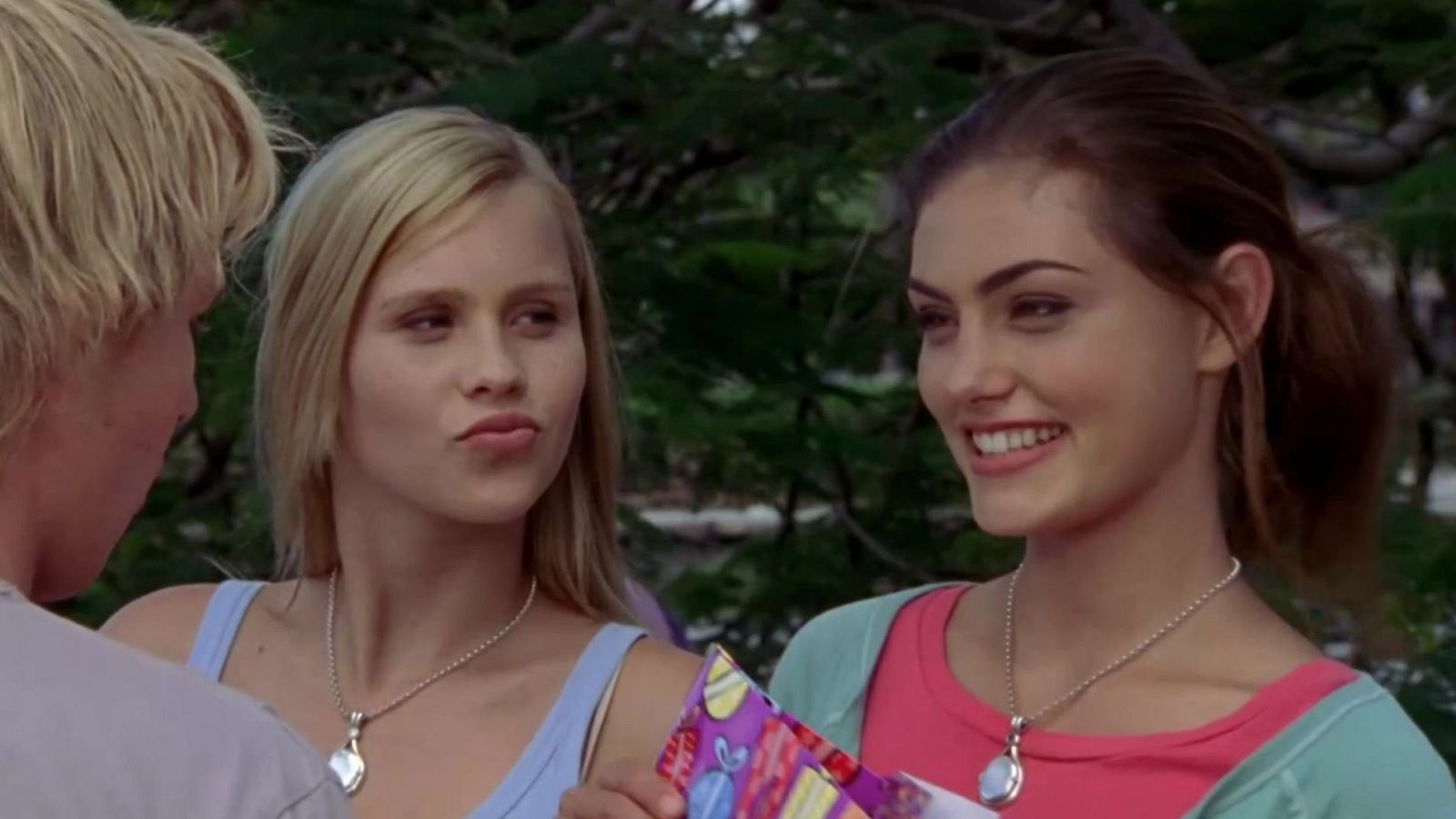 Tres son compañía - H2O | Ver