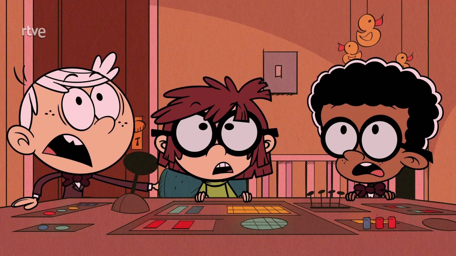 Luces, cámara, reacción nuclear - Una casa de locos | Ver