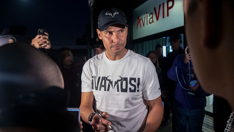 Rafa Nadal desata la locura en su llegada a Málaga para las finales de la Copa Davis