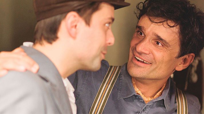 Salón de té La Moderna - Giancarlo sorprende a Pietro con su visita