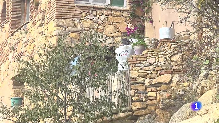 L'Informatiu - Els Mossos busquen restes biològiques de la Mónica a casa del principal sospitós
