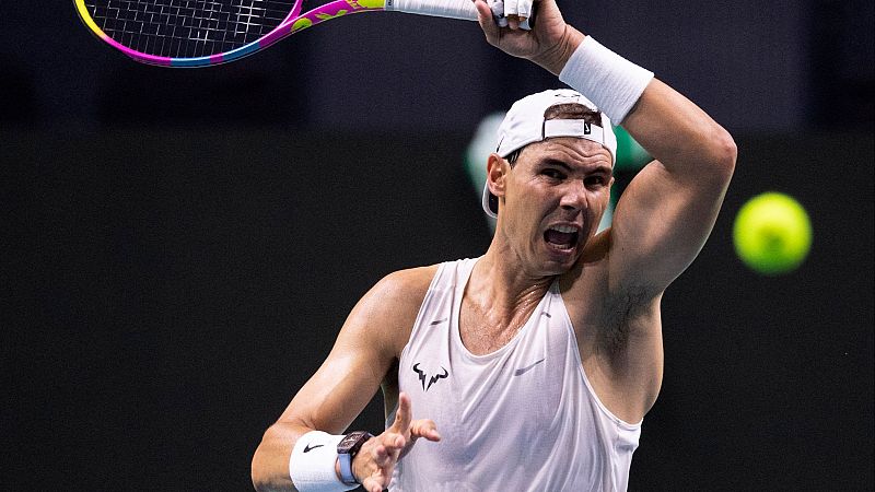 Nadal toma contacto con la pista de su despedida | Ver