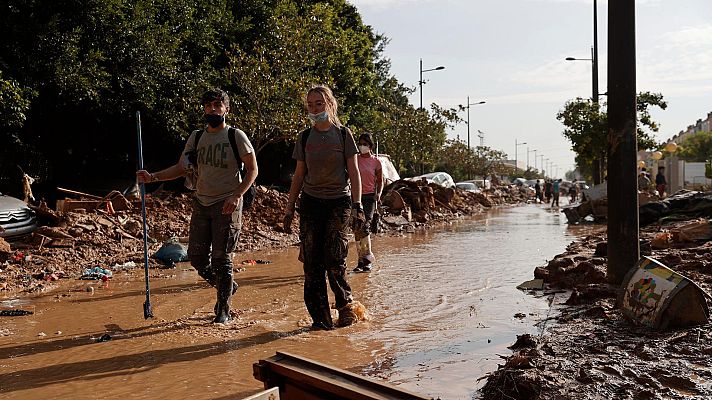 Telediario 1 - Comercios solidarios con Valencia: recaudan fondos vendiendo sus propios productos