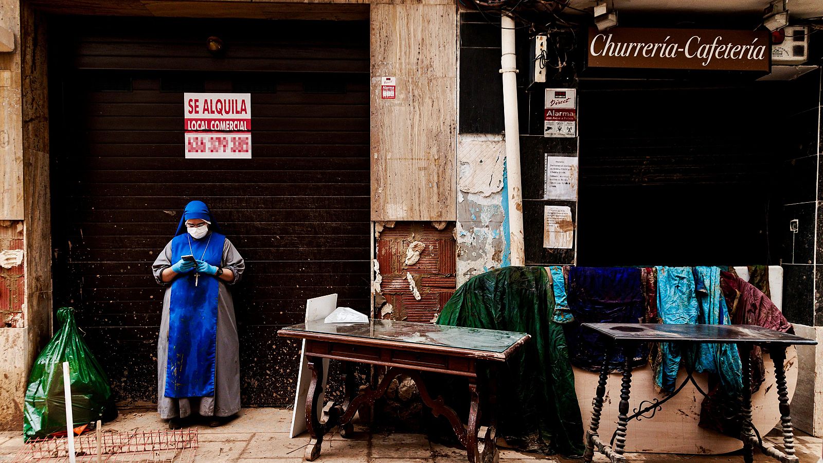 Los negocios vuelven a abrir con cuentagotas en la zona afectada por la DANA | Ver