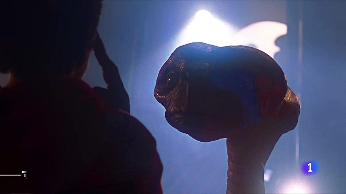 Telediario Fin de Semana - El protagonista de la película ET, homenajeado en Tenerife