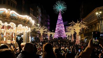 Vigo enciende sus luces de Navidad con un emotivo homenaje a las vctimas de la DANA