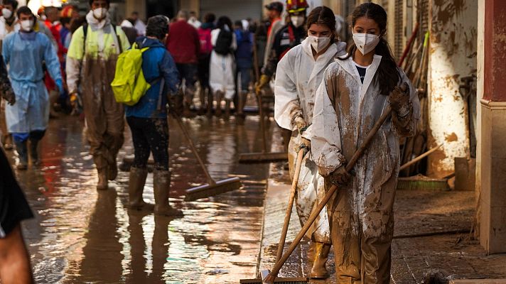 Telediario Fin de Semana - Paiporta sigue en una "situación crítica": "Hemos perdido todo el comercio local"