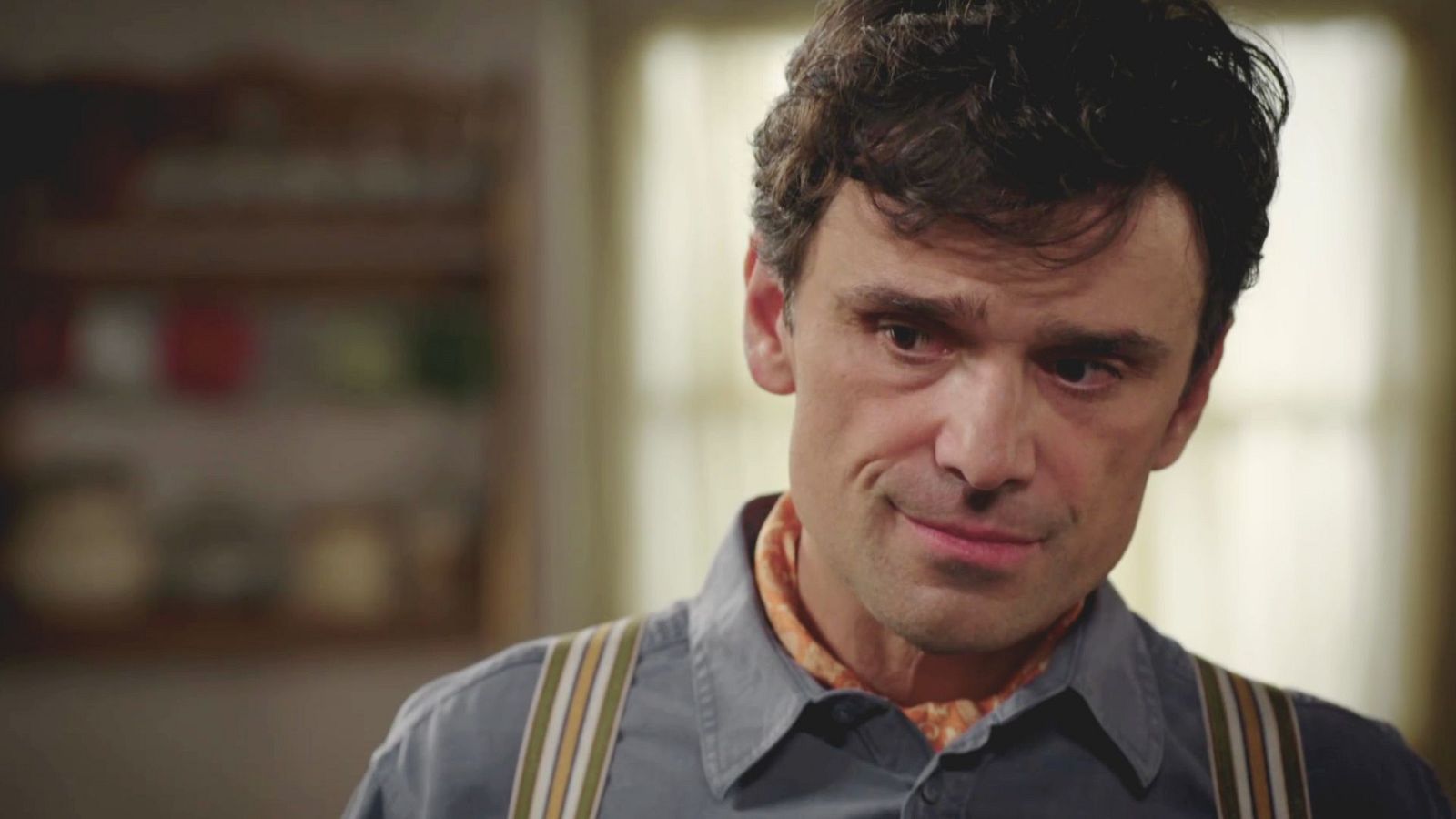 Pietro recibe una amenaza - Salón de té La Moderna | Ver