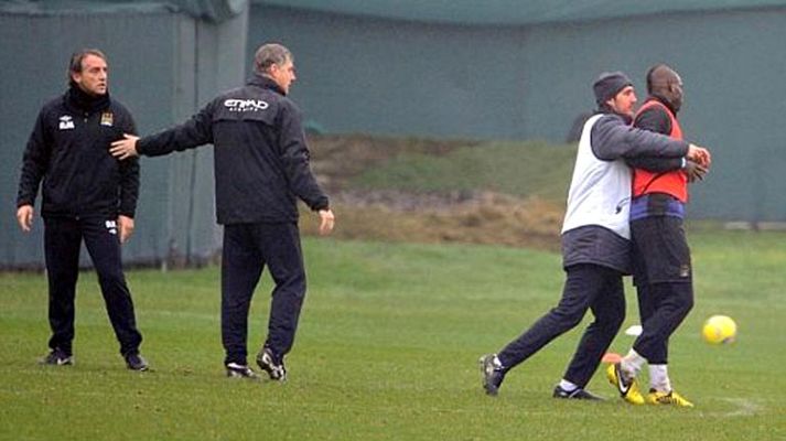 Telediario 1 - Balotelli y Mancini llegan a las manos en un entrenamiento del City