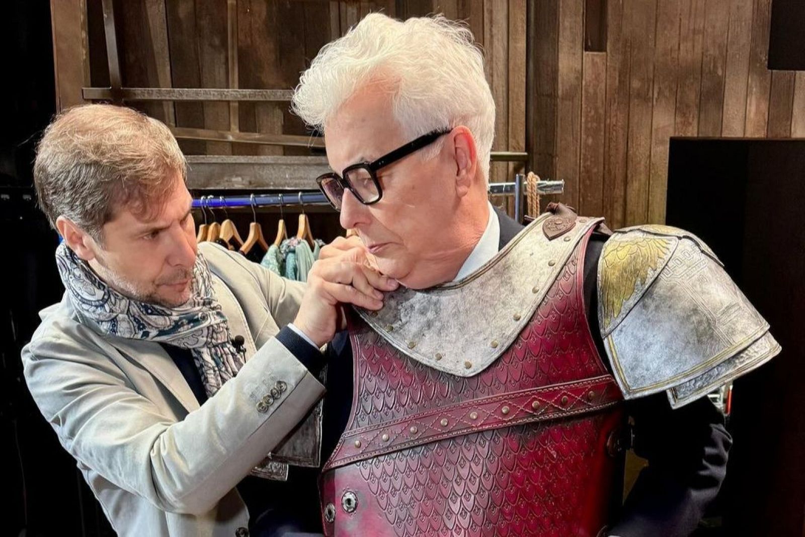 Ken Follet asiste al musical de 'Los pilares de la tierra' | Ver