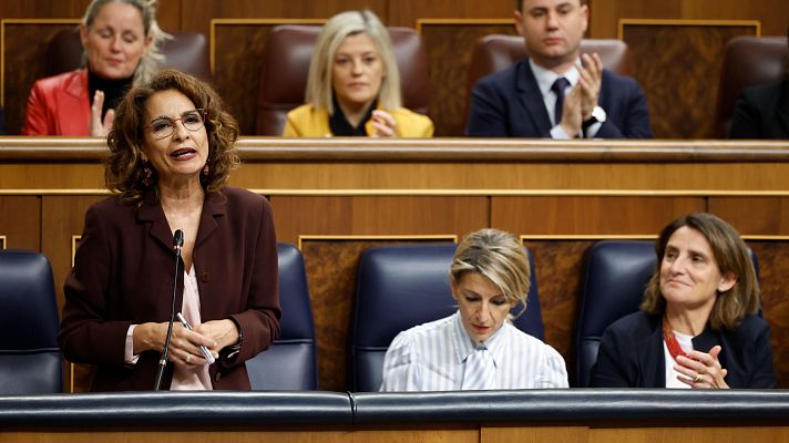 Informativo 24h - El PP y el Gobierno se enzarzan en el Congreso por la reforma fiscal y la corrupción