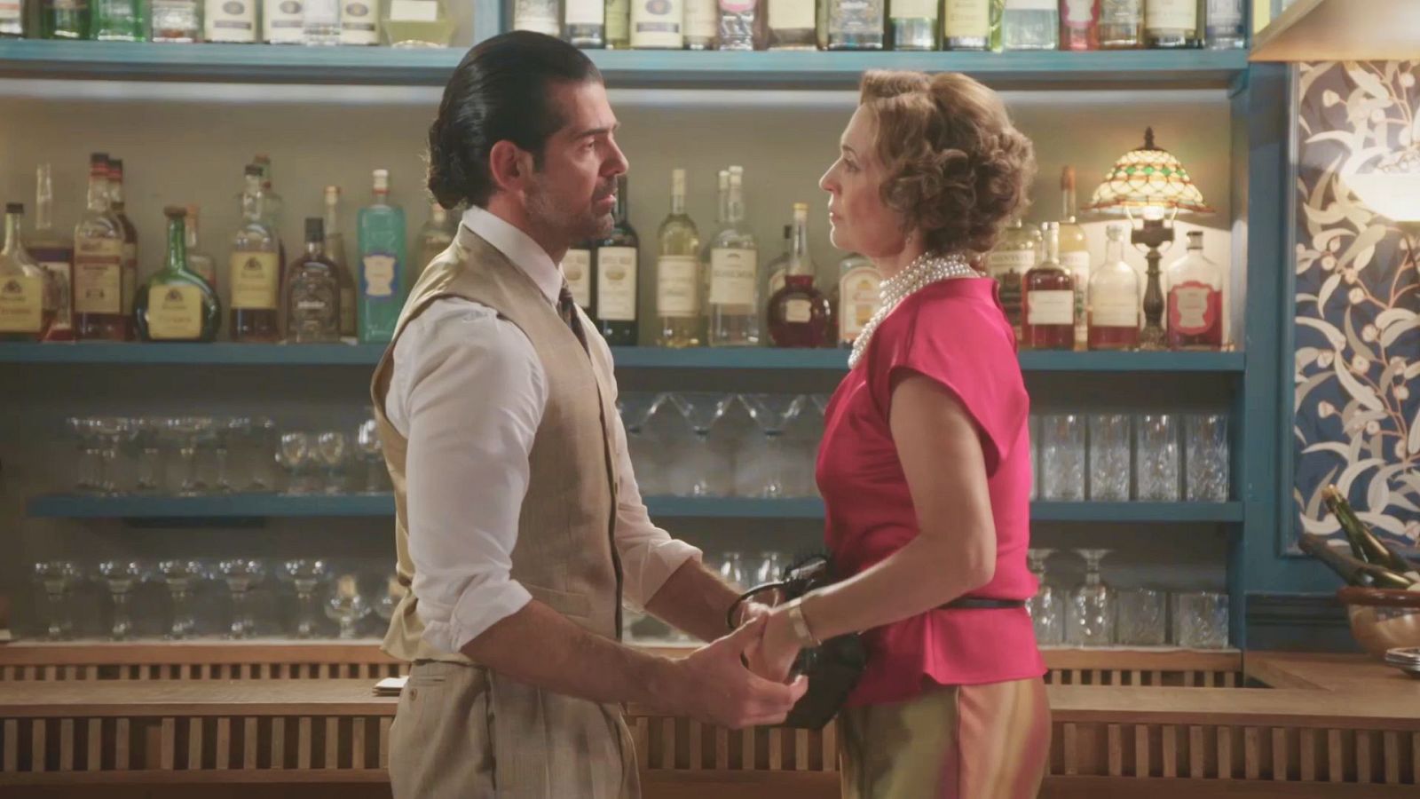 Maruja y César acuerdan mantener las distancias - Salón de té La Moderna | Ver