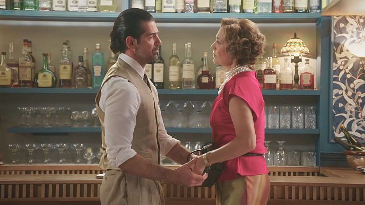 Salón de té La Moderna - Maruja y César acuerdan mantener las distancias