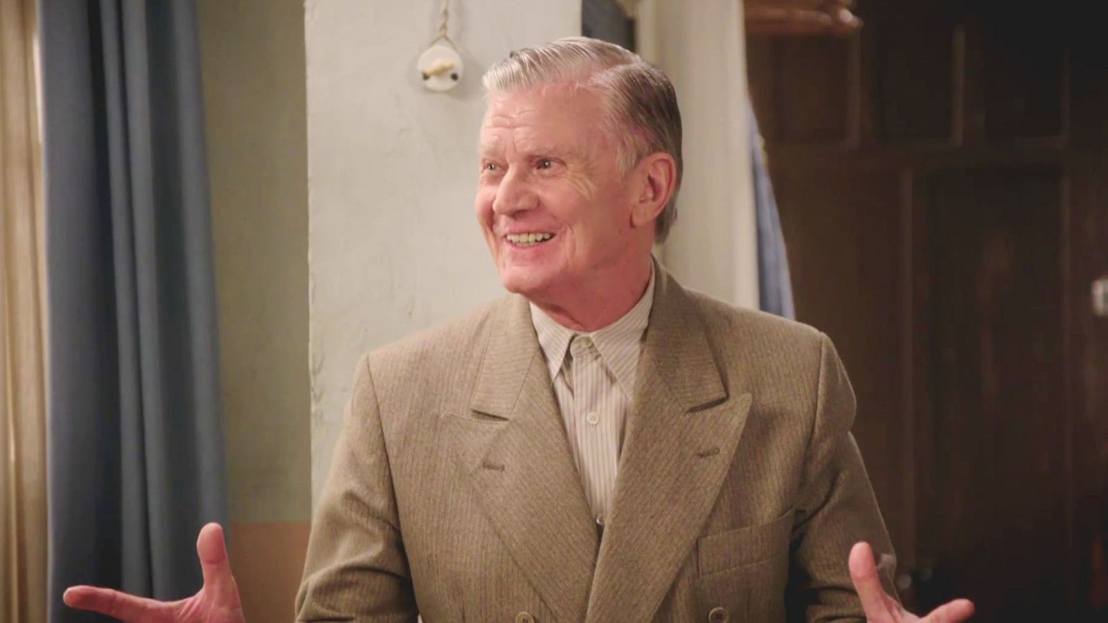 Jeremías, el padre Elías, llega a la corrala | Ver