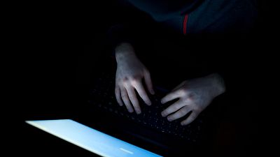 Detienen a once individuos por agredir sexualmente a una menor en Ciudad Real - La tarde en 24h | Ver