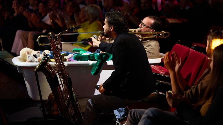 La Revuelta - "Flequi", un trombón y un mensaje a las familias de acogida