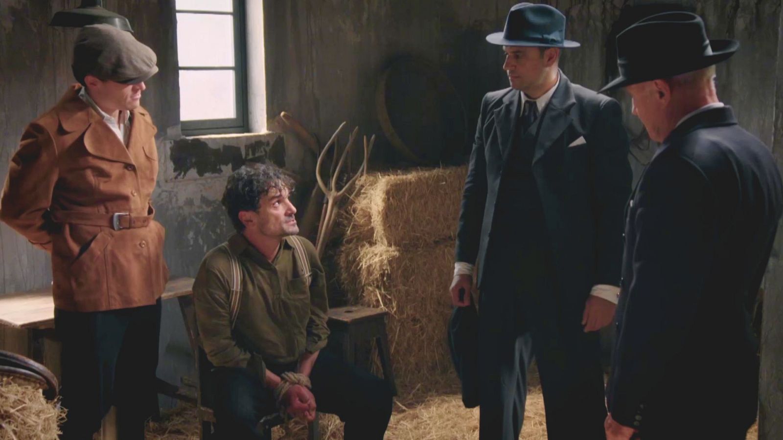 Pietro conoce a Calcaterra, su captor | Ver