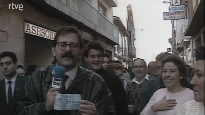 Programas y Concursos en el Archivo de RTVE - El día por delante - El Gordo en Paiporta (Especial Lotería de Navidad 1989)