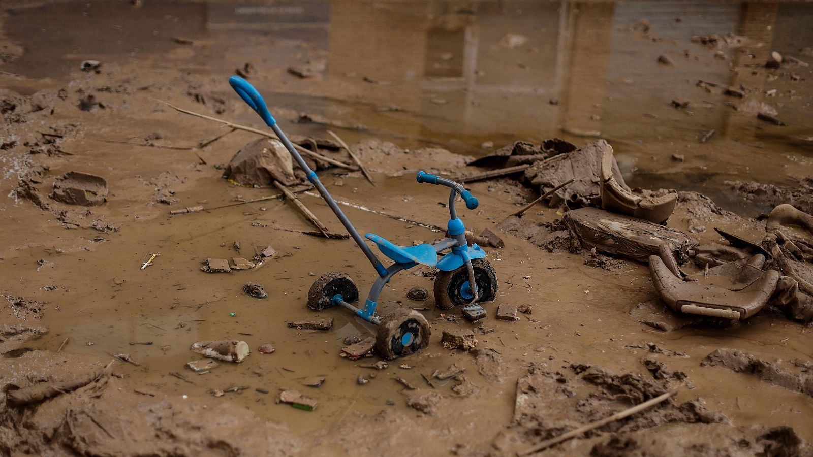 Cartas de ánimo entre niños unen a miles de colegios tras la DANA | Ver