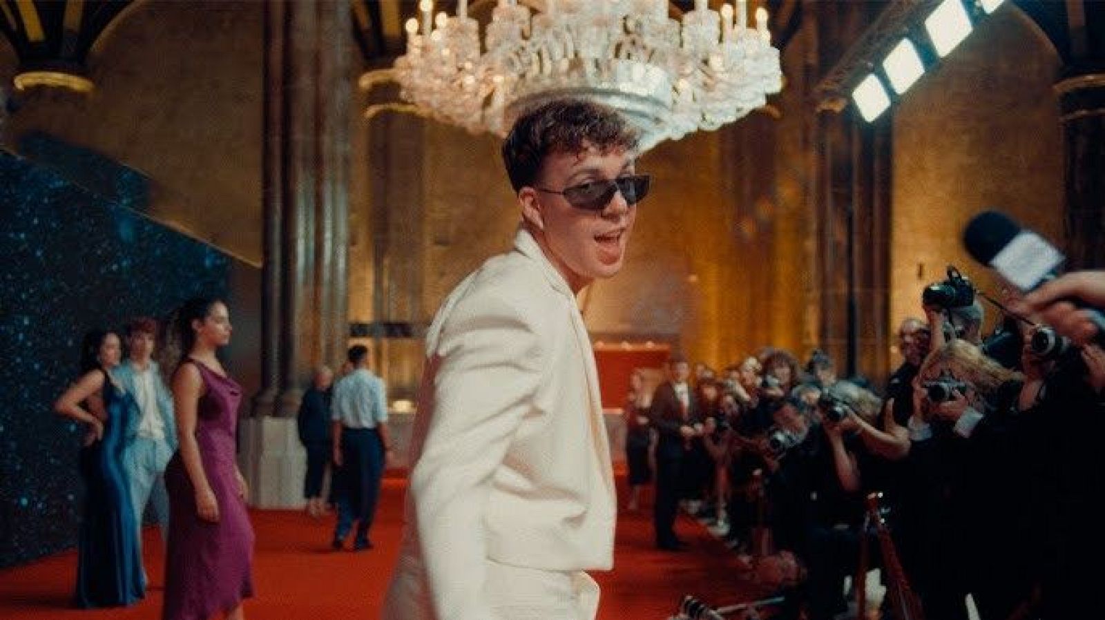 Quevedo da las 'Buenas noches' con su nuevo álbum | Ver