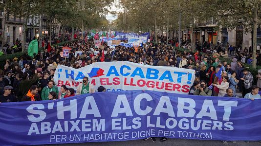 Miles de personas piden en Barcelona una bajada de los alquileres y plantean una huelga