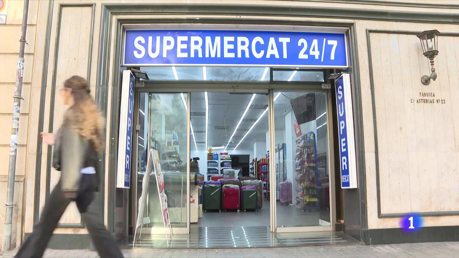 Barcelona, proliferan los supermercados abiertos 24 horas | Ver