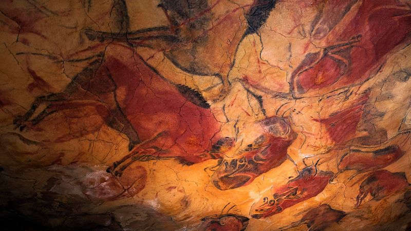 Un recorrido por la historia de Altamira con ojos de mujer | Ver