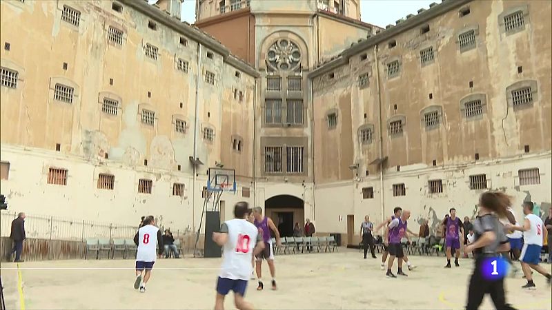 El bàsquet es torna a practicar a La Model - L'Informatiu | Veure