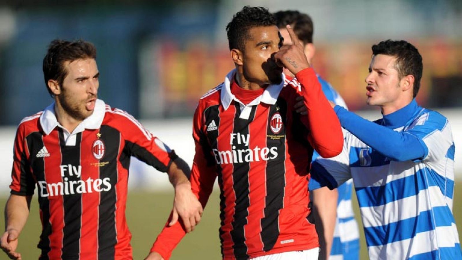 El Milan abandona un amistoso ante insultos racistas | Ver