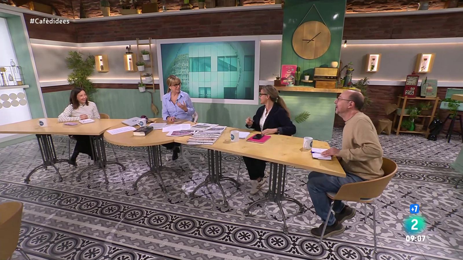 Gemma Nierga entrevista l'exconseller d'Economia i Finances. L'escriptora presenta la novel·la 'Les que no dormen NASH'. I parlem amb Manel Lucas