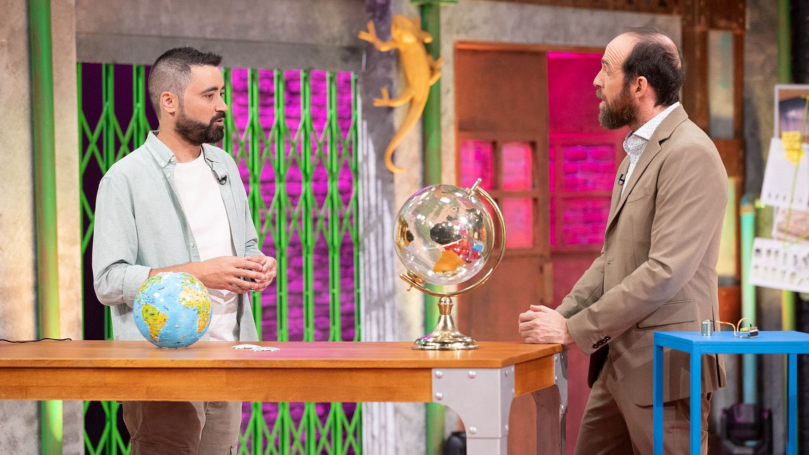 ¿Está la Tierra hueca por dentro? Geología con Nahúm Méndez - Órbita Laika | Ver