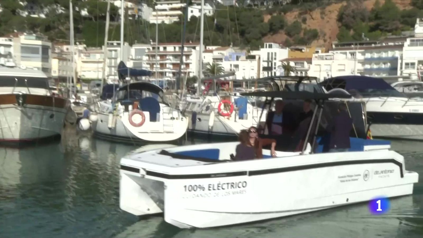 El vaixell de la Copa Amèrica de Vela ara cuida ecosistemes a l'Estartit - L'Informatiu | Ver