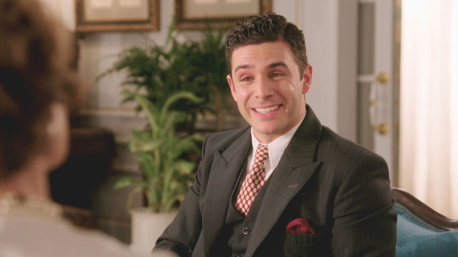 Iván sospecha que Maruja le miente - Salón de té La Moderna | Ver