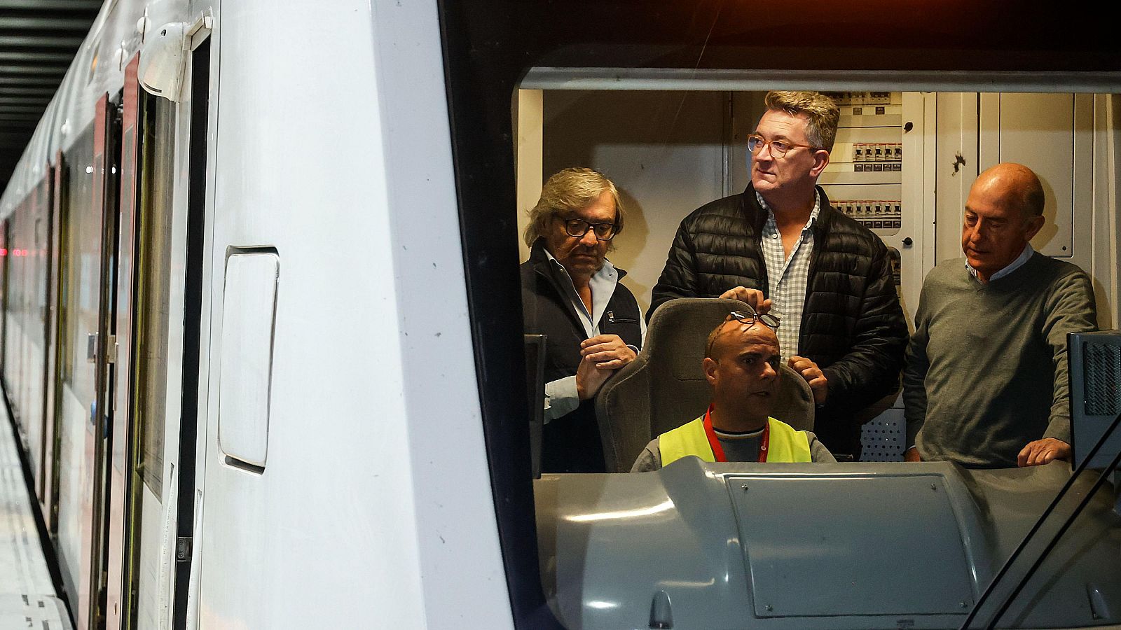 Las estaciones de Metro Valencia siguen cerradas desde la DANA - Telediario 2 | Ver