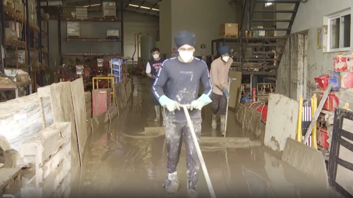 Telediario 1 - El Gobierno aprueba "permisos climáticos" en catástrofes