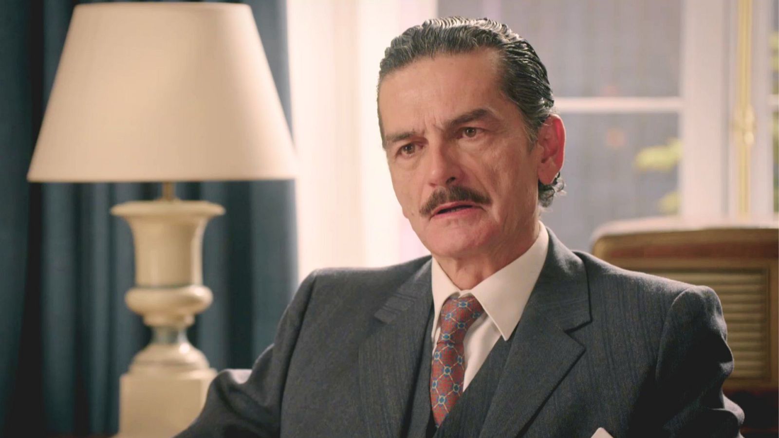 Antonia le cuenta la verdad a don Fermín - Salón de té La Moderna | Ver